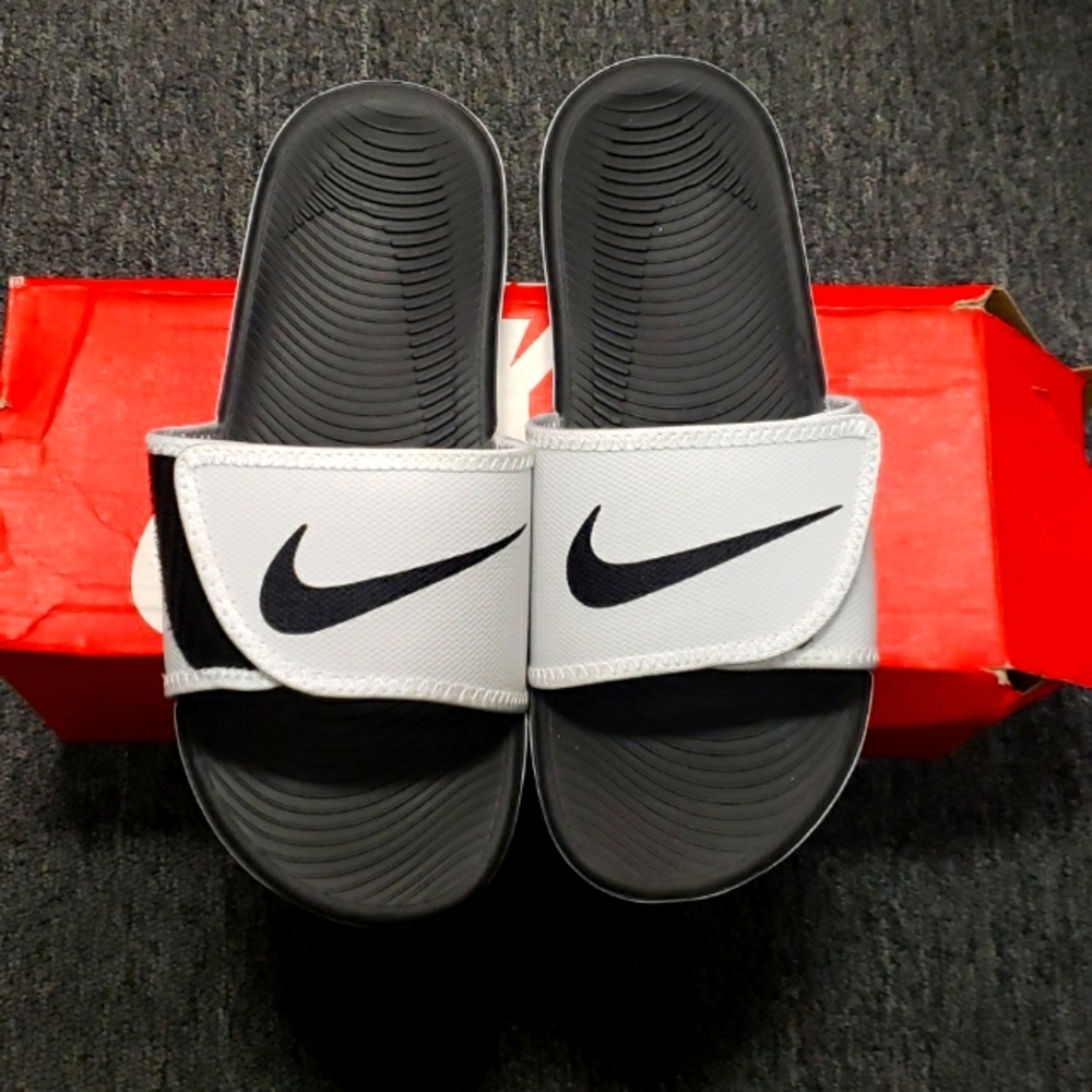 Nike Kawa men's adjustable slide sanda white/black size 9 store display